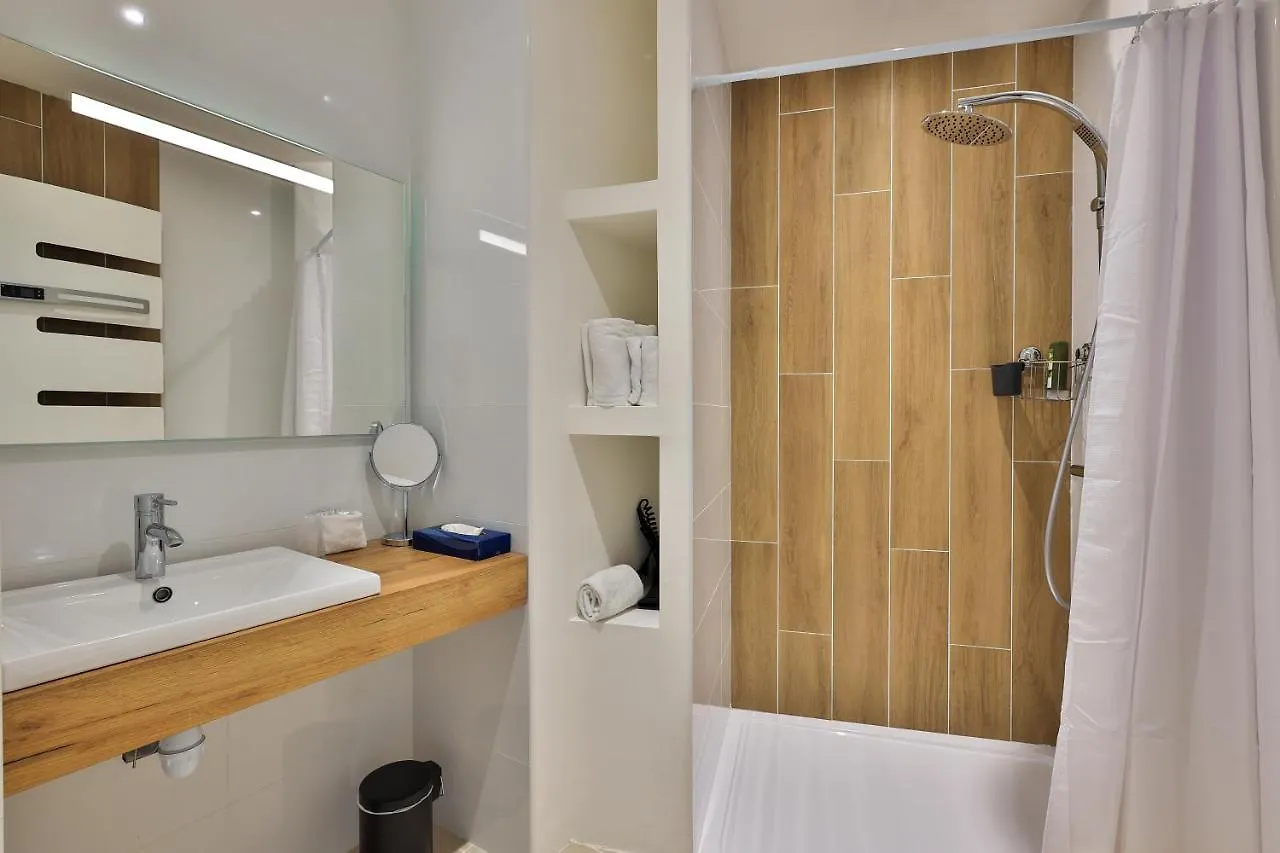 Logis Hotel & Spa Dejeunez Sous L'Arbre Rousset   Rousset (Bouches-du-Rhone)